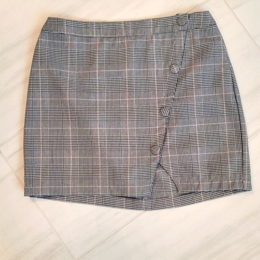 Franchesca's Plaid Mini Skirt Gray Size Medium- NWOT